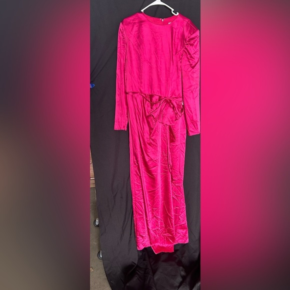 IEENA FOR MAC DUGGAL 26676 NWOT
Satin Structured Bow Draped Column Gown - Picture 4 of 6